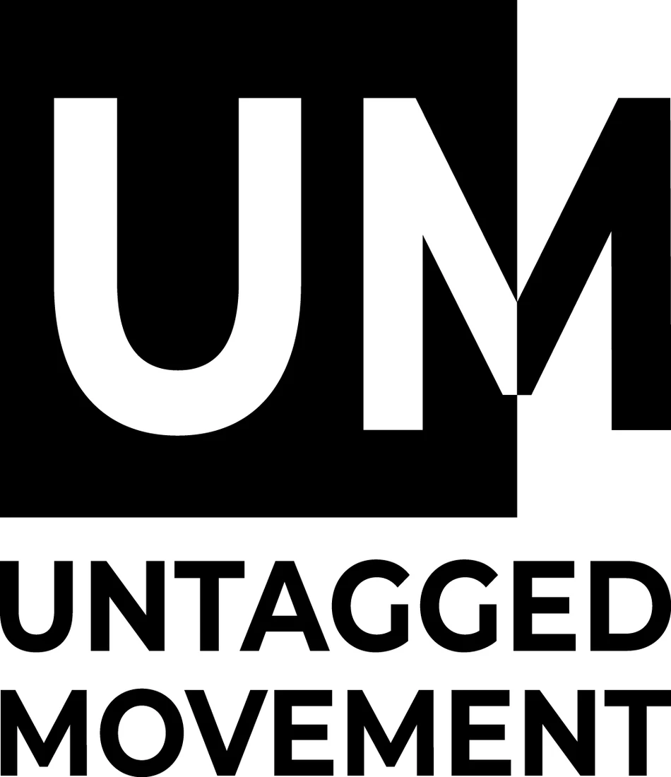UM Untagged Movement Logo in Schwarz und Weiß